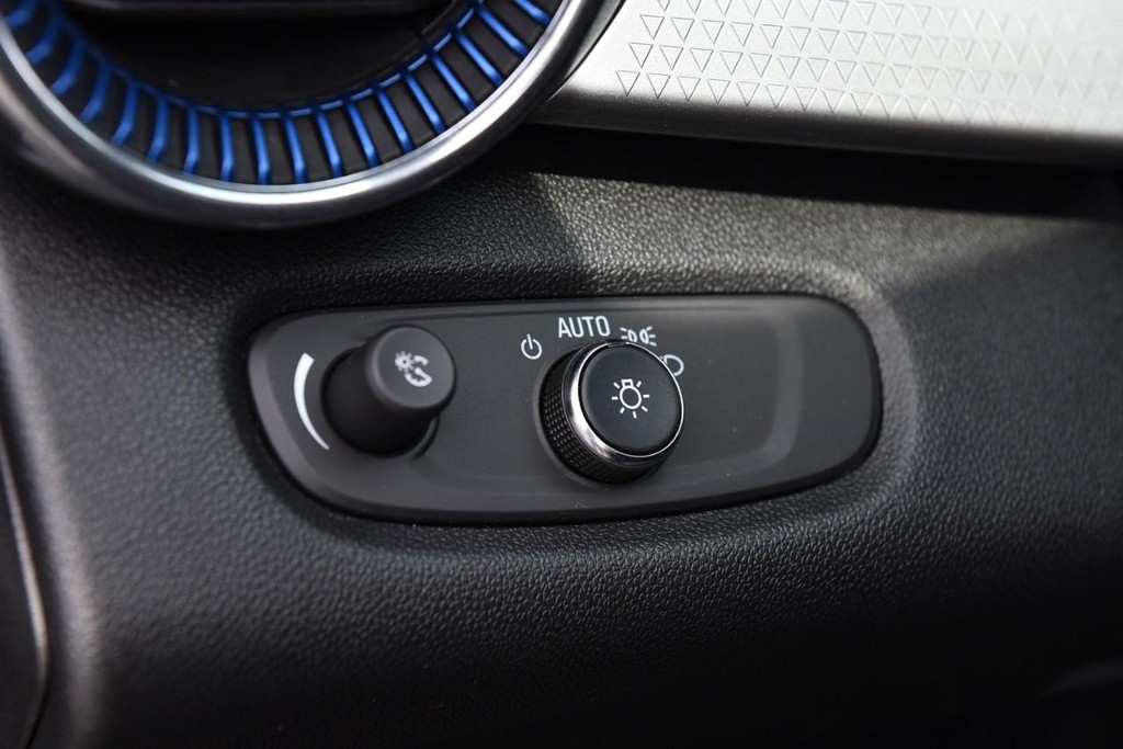Chevrolet Trax Vehicle Full-screen Gallery Image 09