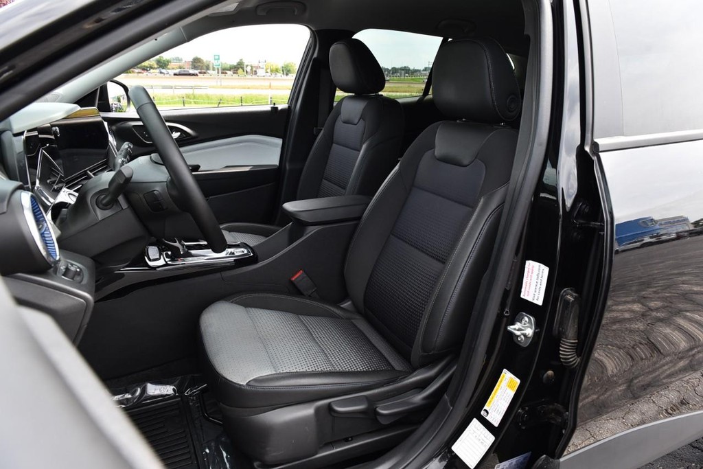 Chevrolet Trax Vehicle Full-screen Gallery Image 18