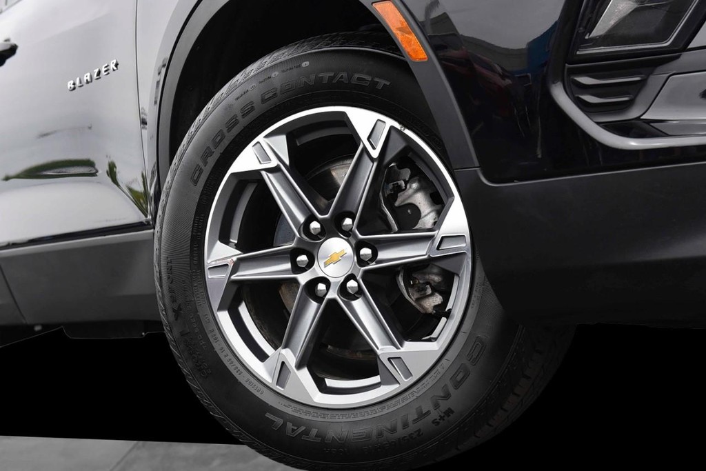 Chevrolet Blazer Vehicle Full-screen Gallery Image 03
