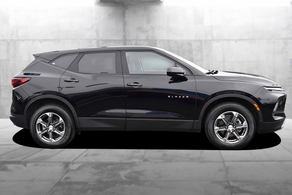 Chevrolet Blazer Vehicle Full-screen Gallery Image 05