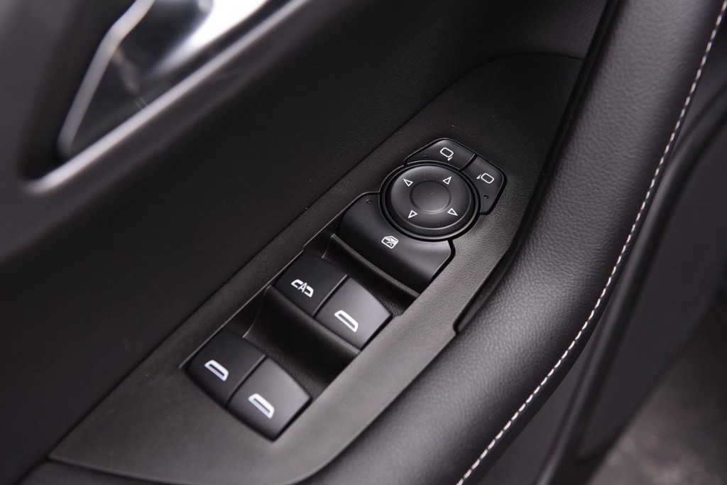 Chevrolet Blazer Vehicle Full-screen Gallery Image 08