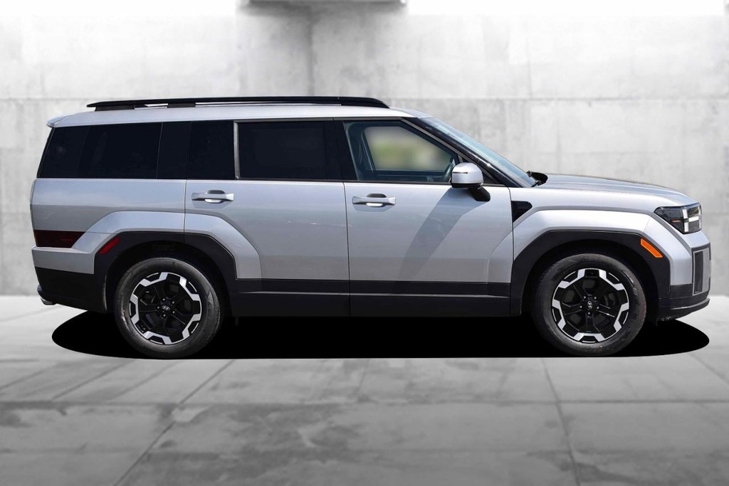 Hyundai Santa Fe Vehicle Full-screen Gallery Image 5
