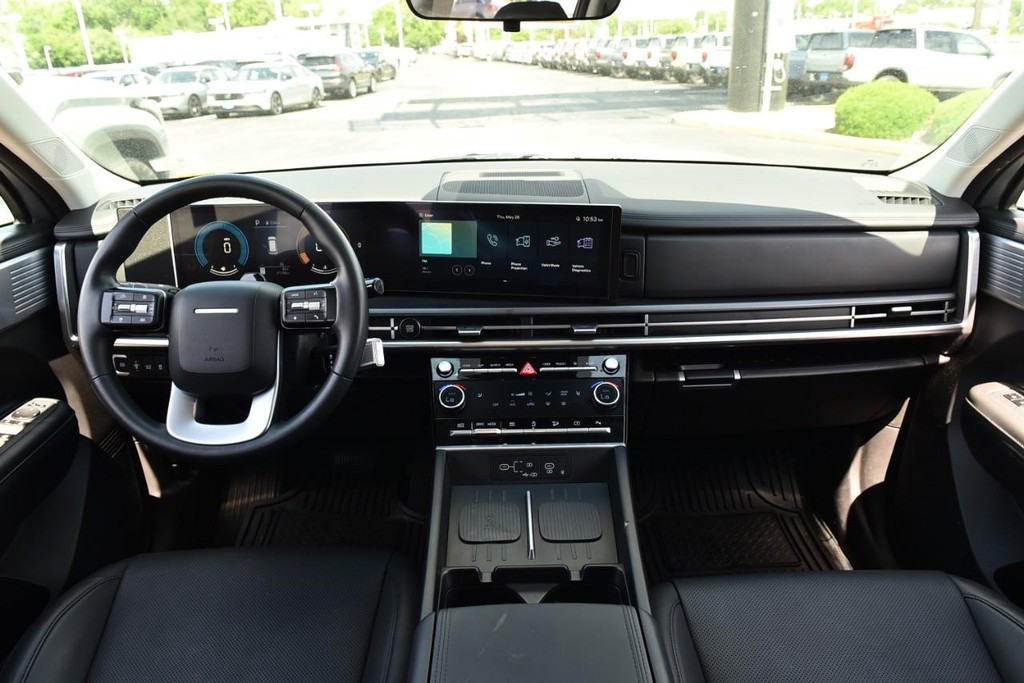 Hyundai Santa Fe Vehicle Full-screen Gallery Image 7