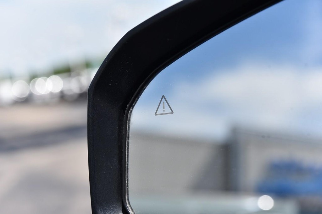 Hyundai Santa Fe Vehicle Full-screen Gallery Image 9