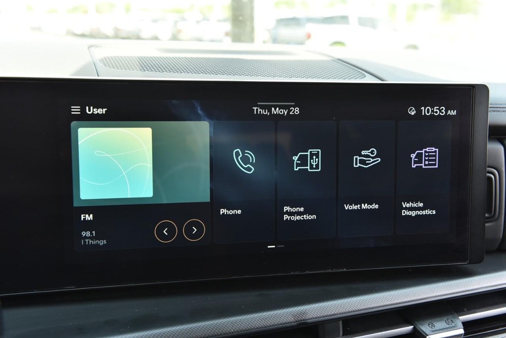 Hyundai Santa Fe Vehicle Full-screen Gallery Image 13