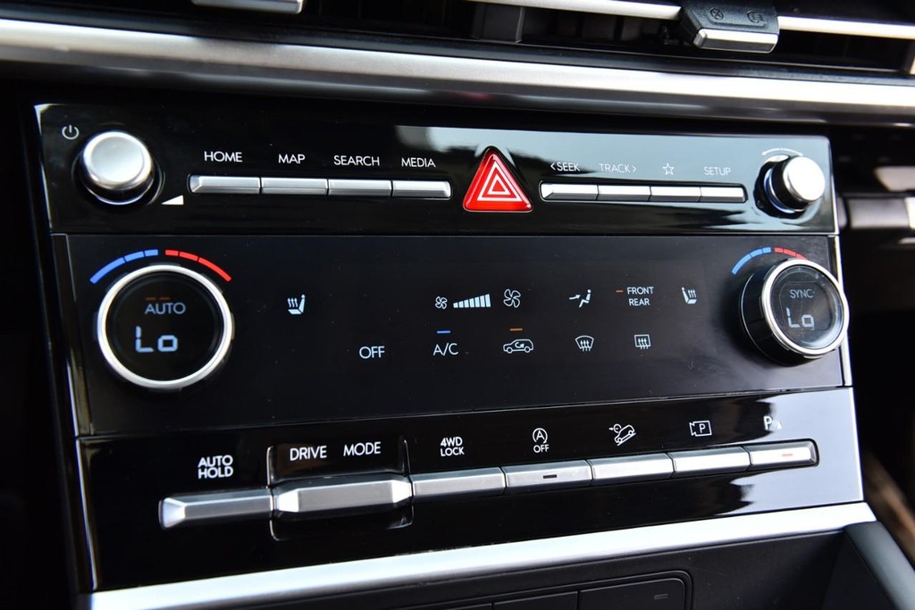 Hyundai Santa Fe Vehicle Full-screen Gallery Image 14