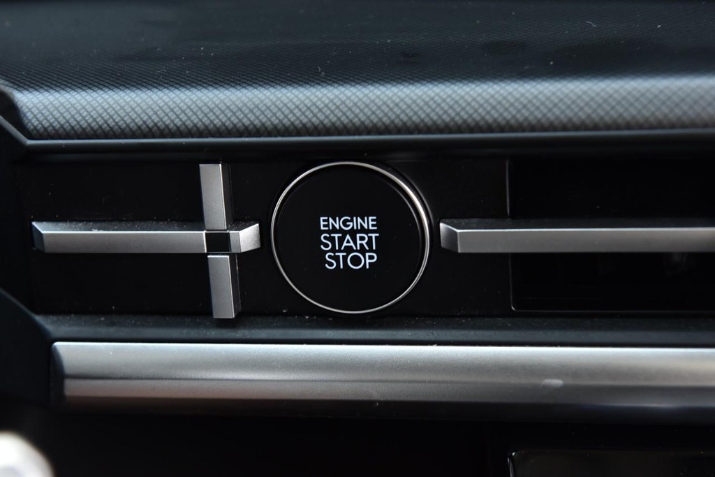 Hyundai Santa Fe Vehicle Full-screen Gallery Image 17
