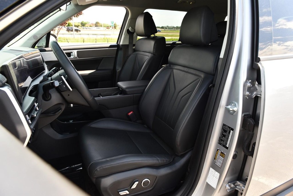 Hyundai Santa Fe Vehicle Full-screen Gallery Image 19