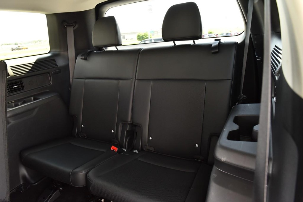 Hyundai Santa Fe Vehicle Full-screen Gallery Image 23