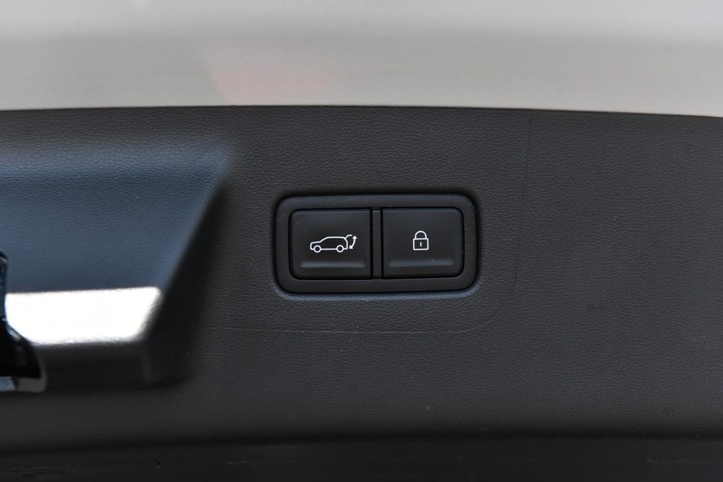 Hyundai Santa Fe Vehicle Full-screen Gallery Image 26
