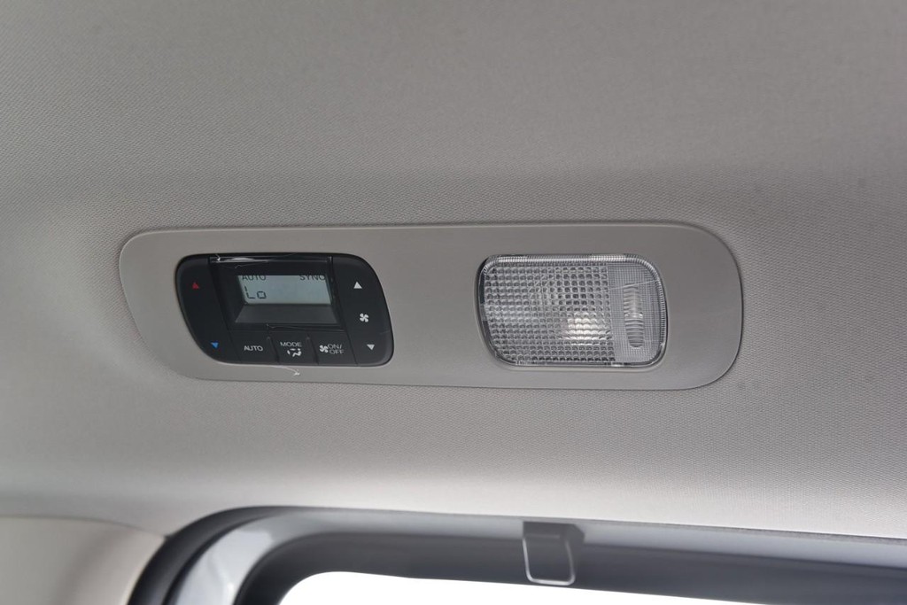 Honda Odyssey Vehicle Full-screen Gallery Image 25