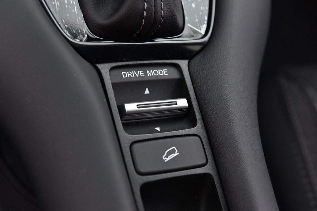 Honda HR-V Vehicle Full-screen Gallery Image 16