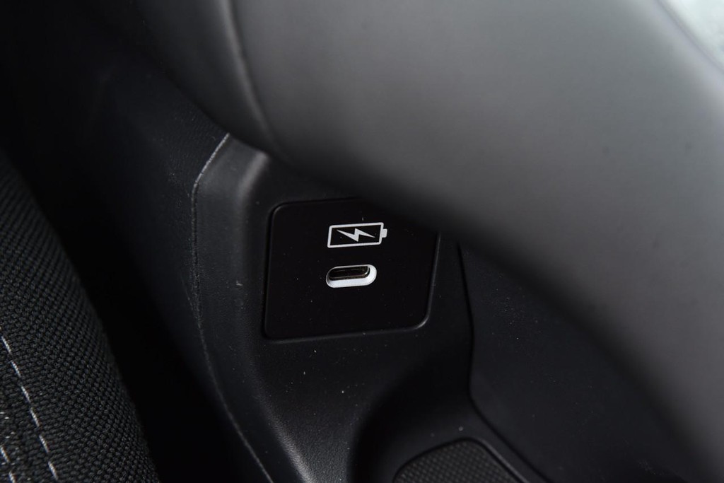 Honda HR-V Vehicle Full-screen Gallery Image 17