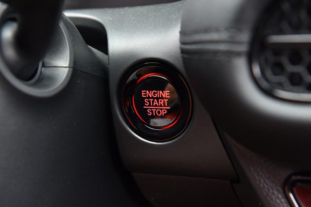 Honda HR-V Vehicle Full-screen Gallery Image 18