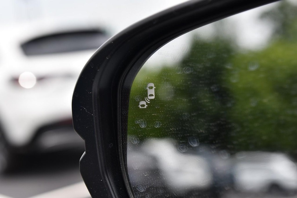 Honda HR-V Vehicle Full-screen Gallery Image 9