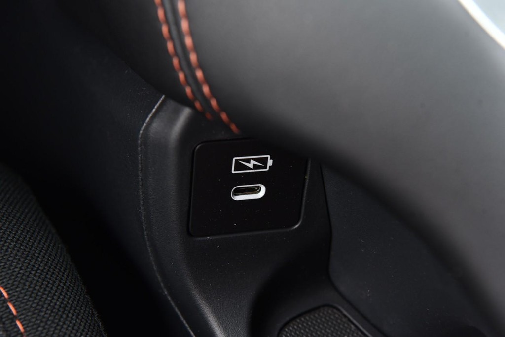 Honda HR-V Vehicle Full-screen Gallery Image 18