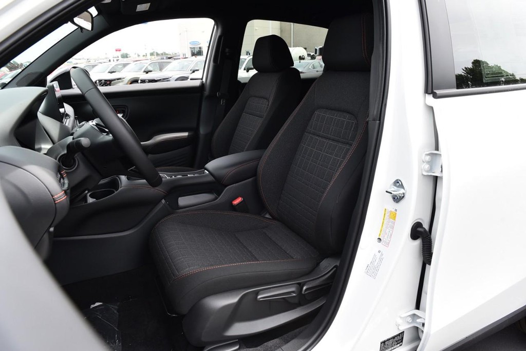 Honda HR-V Vehicle Full-screen Gallery Image 21