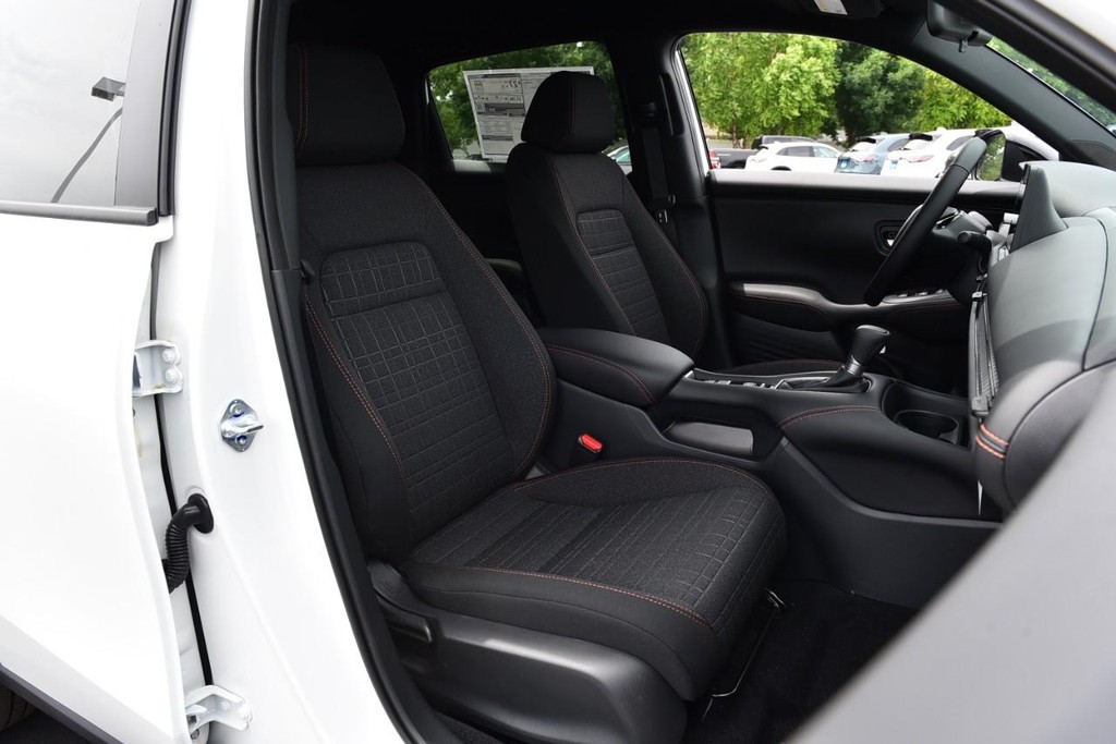 Honda HR-V Vehicle Full-screen Gallery Image 22