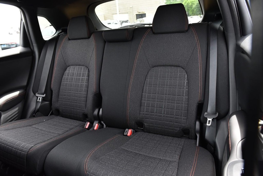 Honda HR-V Vehicle Full-screen Gallery Image 23