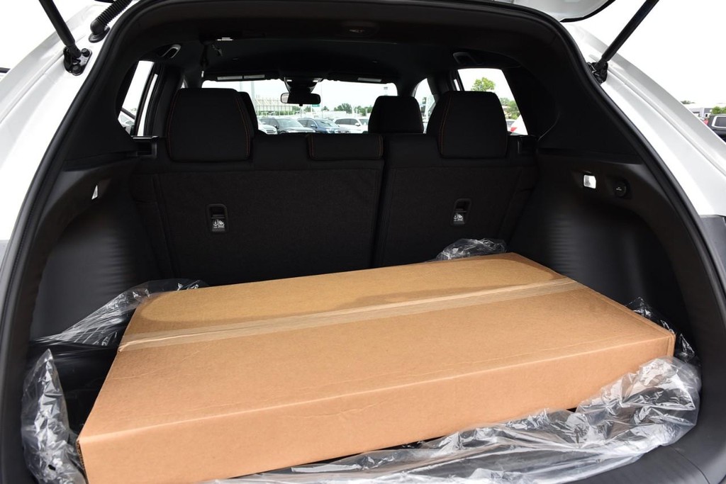 Honda HR-V Vehicle Full-screen Gallery Image 24