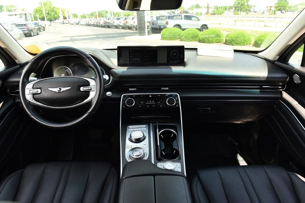Genesis GV80 Vehicle Full-screen Gallery Image 7
