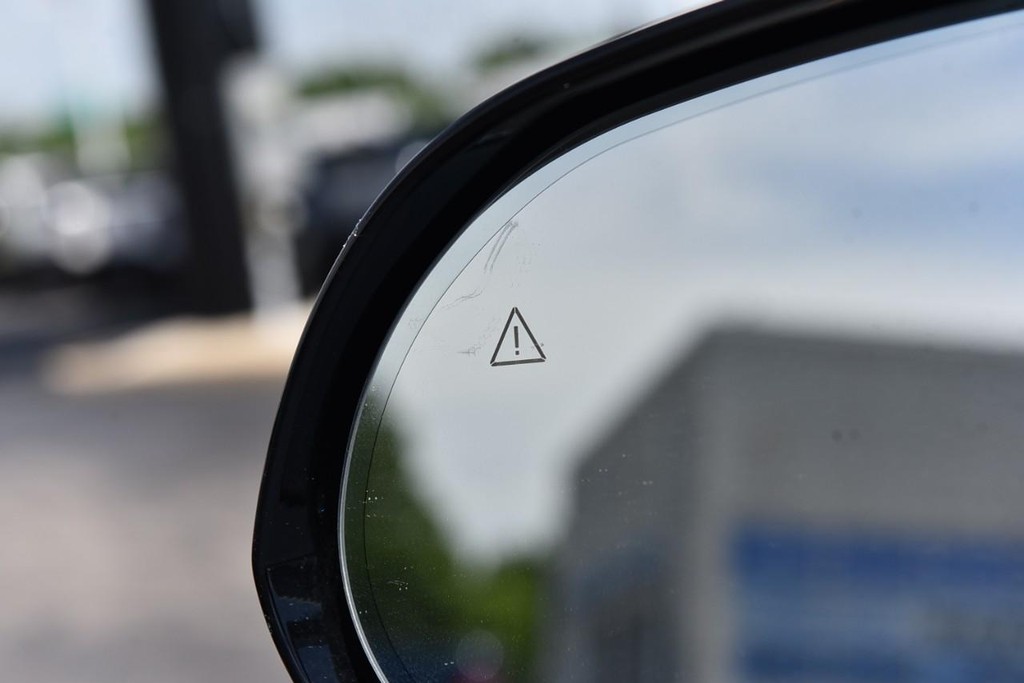 Genesis GV80 Vehicle Full-screen Gallery Image 11