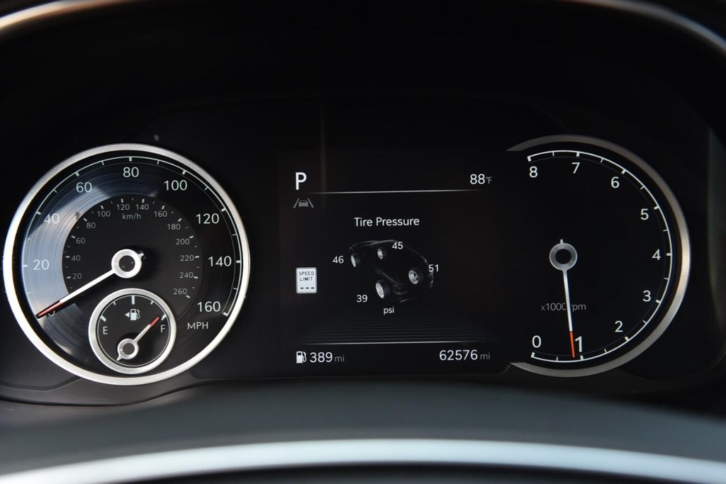 Genesis GV80 Vehicle Full-screen Gallery Image 13