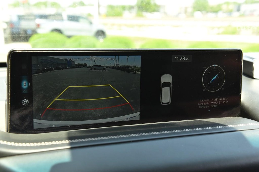 Genesis GV80 Vehicle Full-screen Gallery Image 14