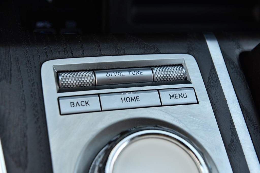 Genesis GV80 Vehicle Full-screen Gallery Image 18
