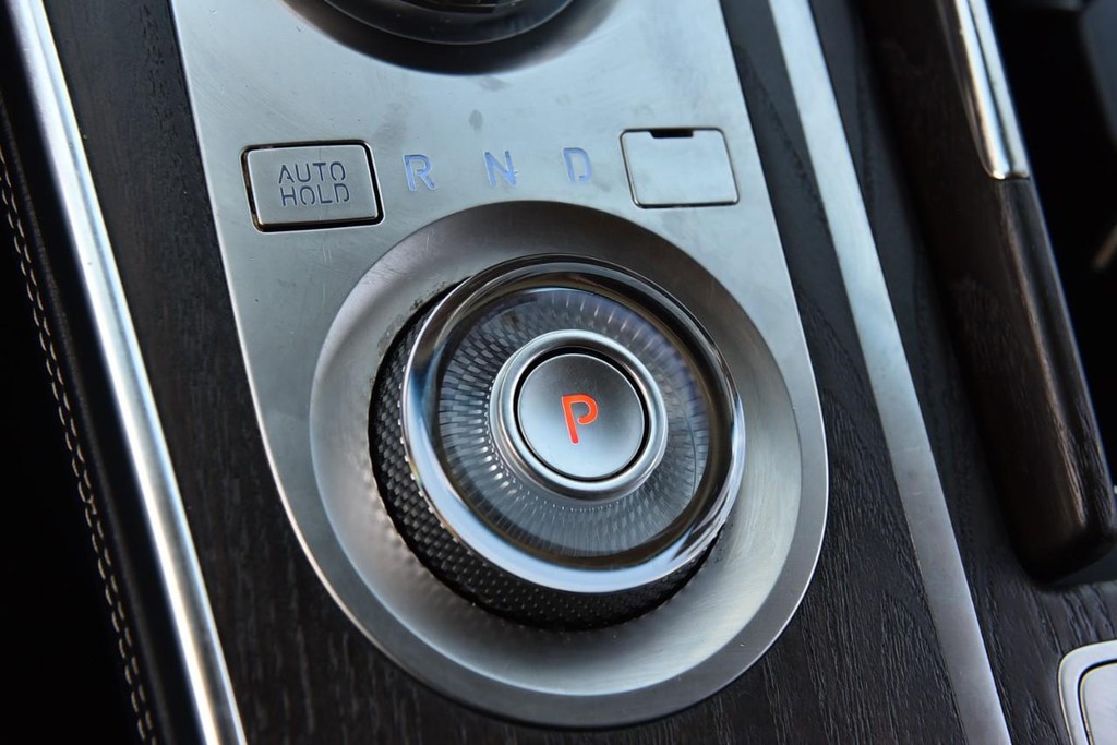 Genesis GV80 Vehicle Full-screen Gallery Image 19