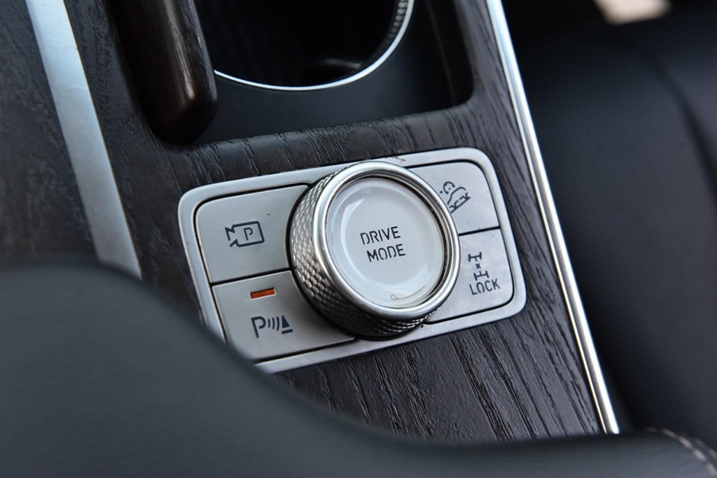 Genesis GV80 Vehicle Full-screen Gallery Image 20