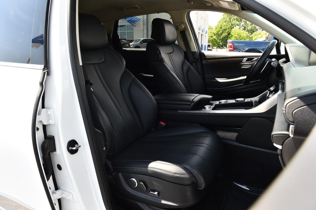 Genesis GV80 Vehicle Full-screen Gallery Image 23