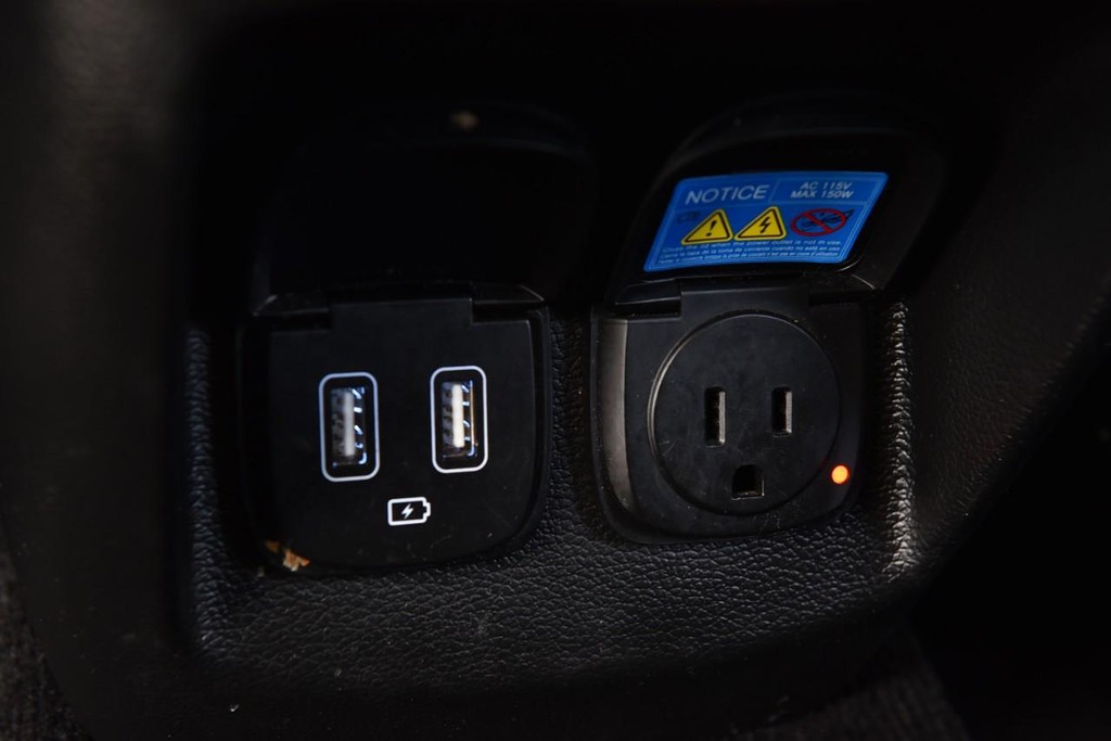 Genesis GV80 Vehicle Full-screen Gallery Image 26