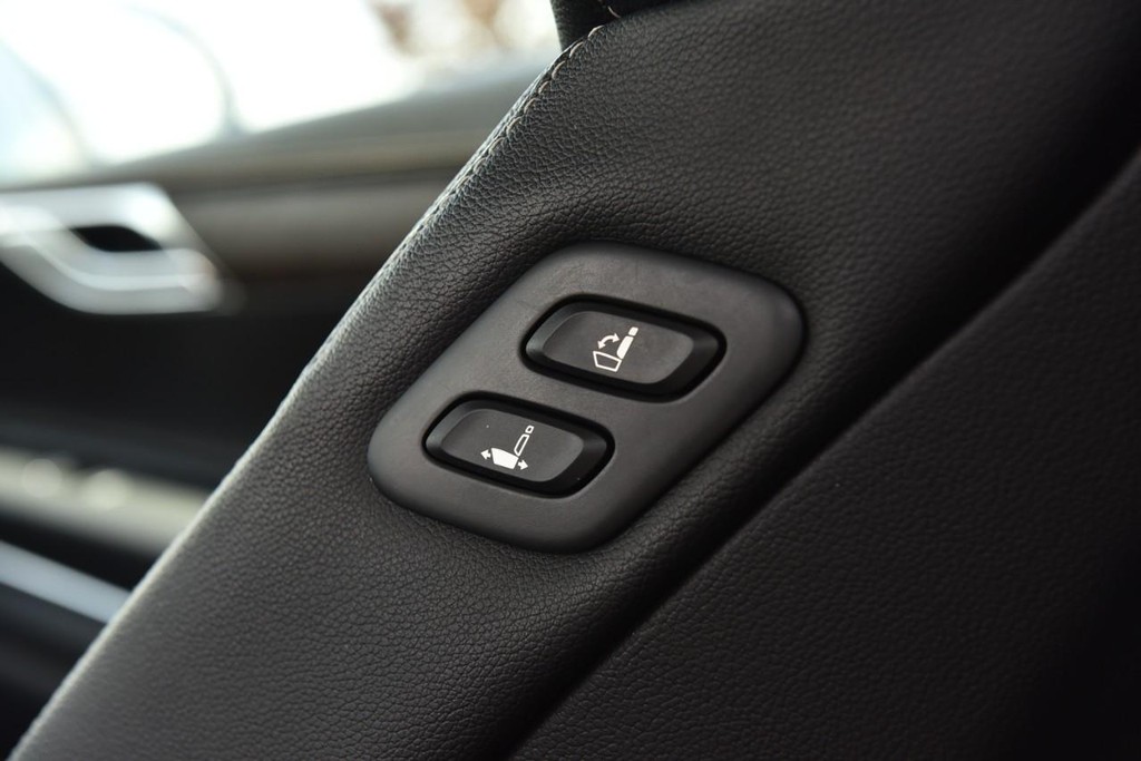 Genesis GV80 Vehicle Full-screen Gallery Image 27
