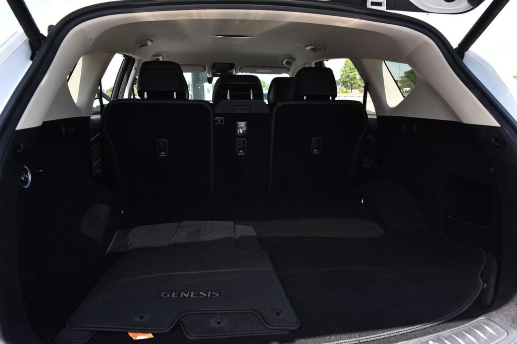 Genesis GV80 Vehicle Full-screen Gallery Image 28