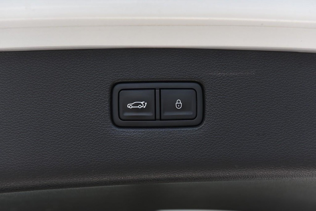 Genesis GV80 Vehicle Full-screen Gallery Image 29