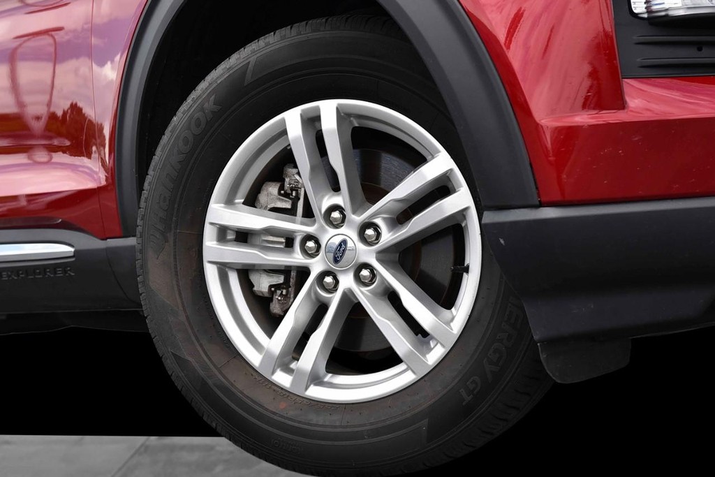 Ford Explorer Vehicle Image 03