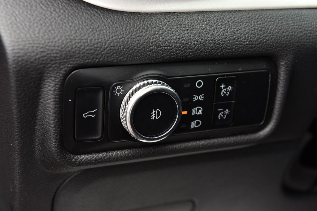 Ford Explorer Vehicle Image 10