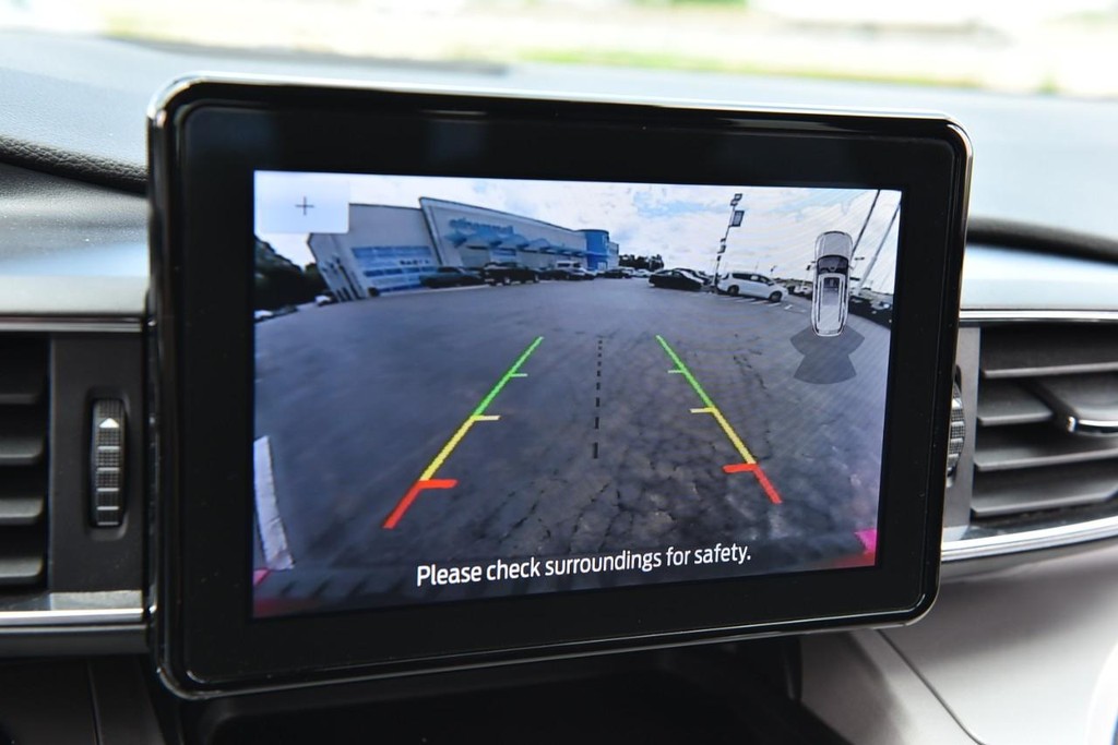 Ford Explorer Vehicle Image 12