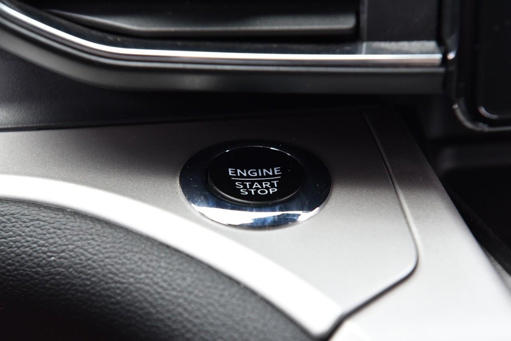 Ford Explorer Vehicle Image 15