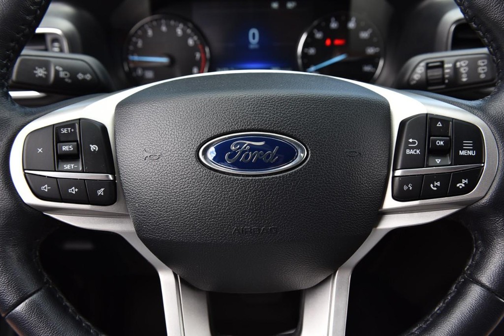 Ford Explorer Vehicle Image 18