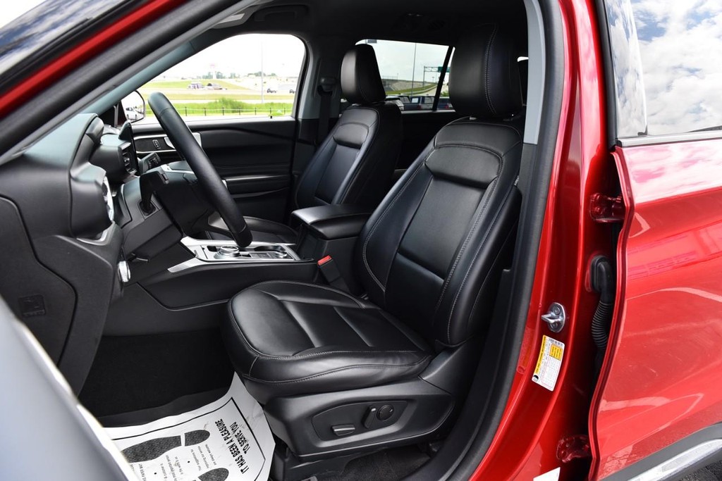 Ford Explorer Vehicle Image 19