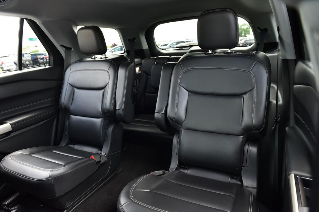 Ford Explorer Vehicle Image 21