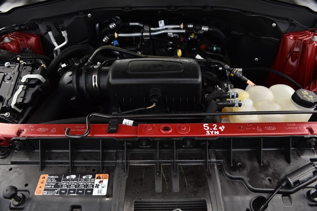 Ford Explorer Vehicle Image 26