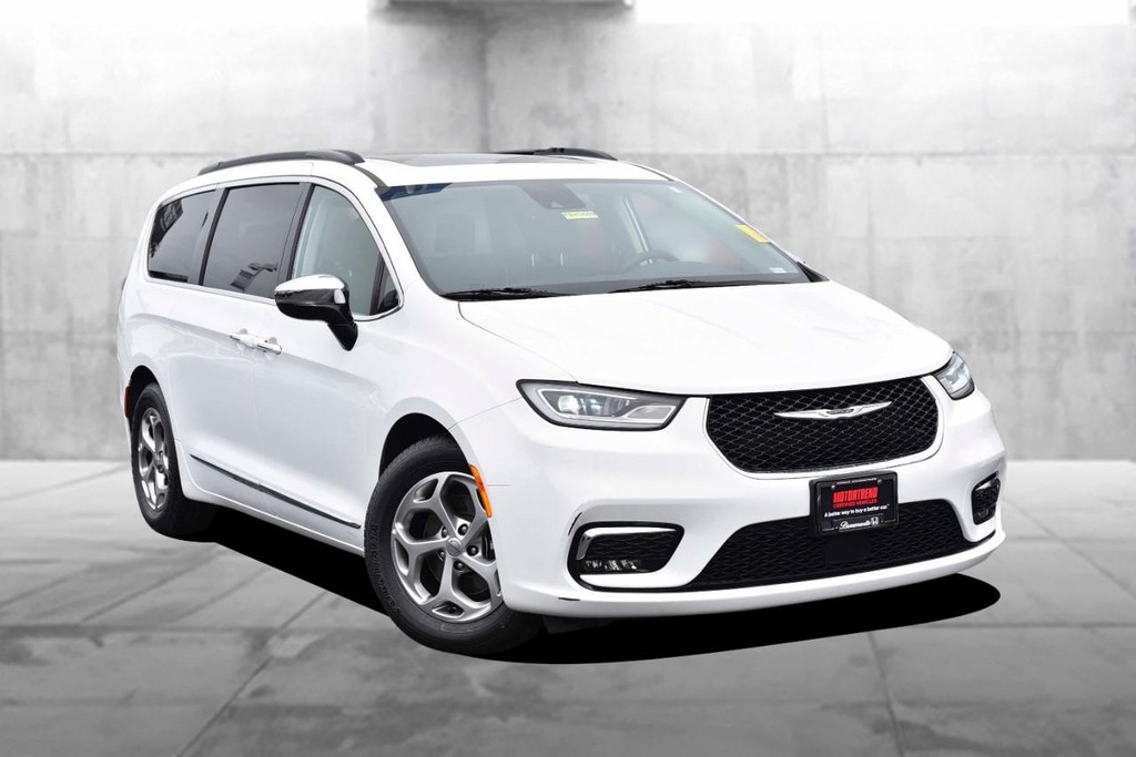 Chrysler Pacifica Vehicle Full-screen Gallery Image 02
