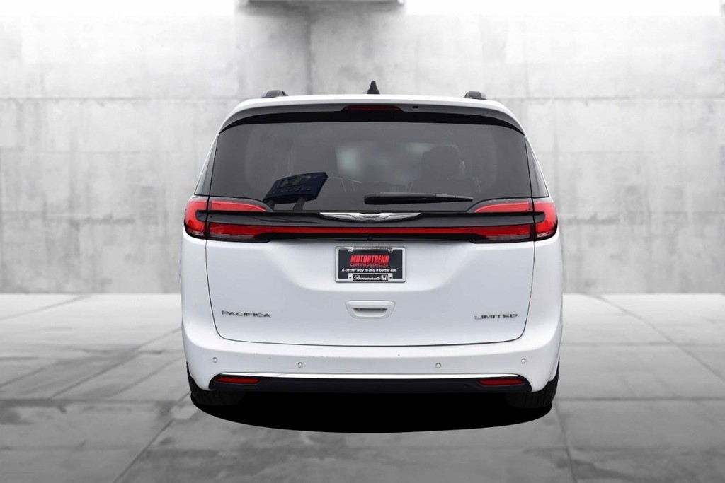 Chrysler Pacifica Vehicle Full-screen Gallery Image 06
