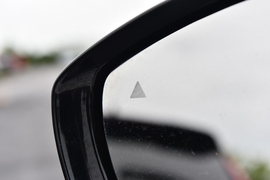 Chrysler Pacifica Vehicle Full-screen Gallery Image 10