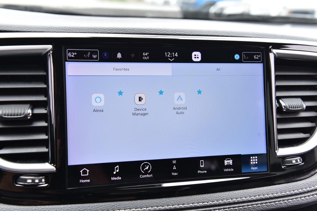 Chrysler Pacifica Vehicle Full-screen Gallery Image 14