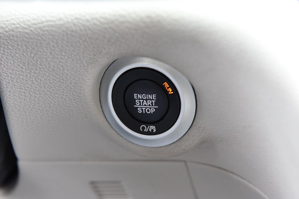 Chrysler Pacifica Vehicle Full-screen Gallery Image 17