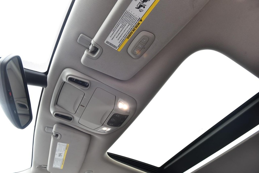 Chrysler Pacifica Vehicle Full-screen Gallery Image 21